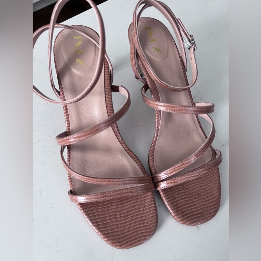 Sofia Heel in Pink Lizard Emboss. Size 8